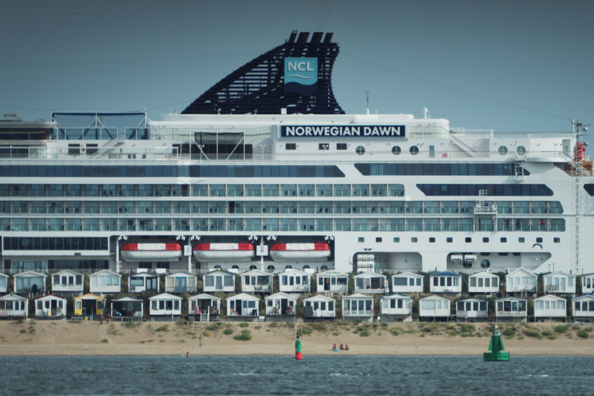 Strandplezier IJmuiden, vanaf de pier bij Wijk aan Zee
